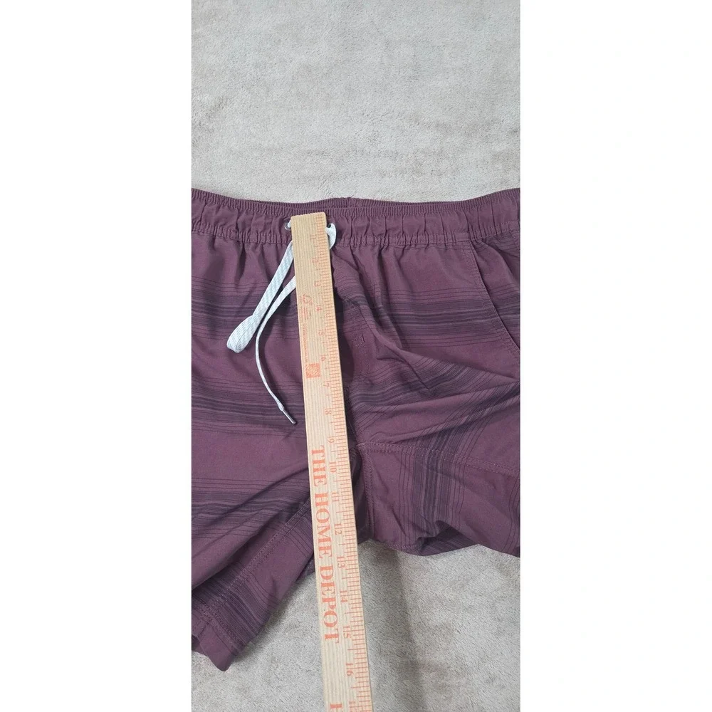 Vuori Kore Shorts Men's Medium Red Athletic Running Training Lined V302 EUC